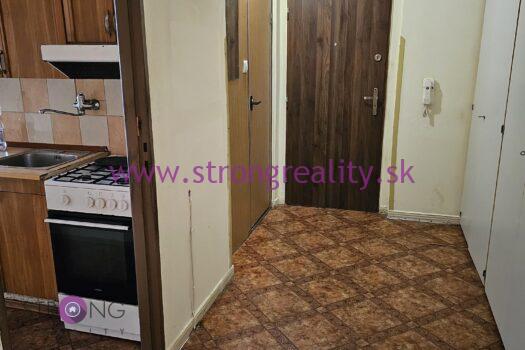 NOVÁ CENA ! Na predaj veľký 2 izbový byt s loggiou v západnej časti mesta Dunajská Streda