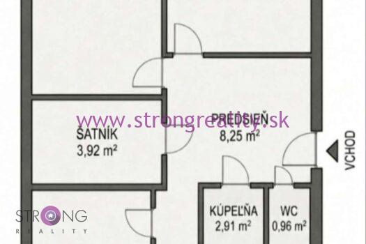 Svetlý veľkometrážny trojizbový byt s balkónom, šatníkom a nízkymi nákladmi.
