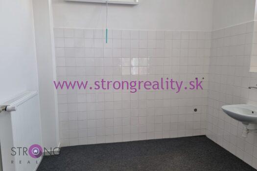 Na predaj budova pre obchod, služby a administratívu v Dunajskej Strede na sídlisku Boriny.